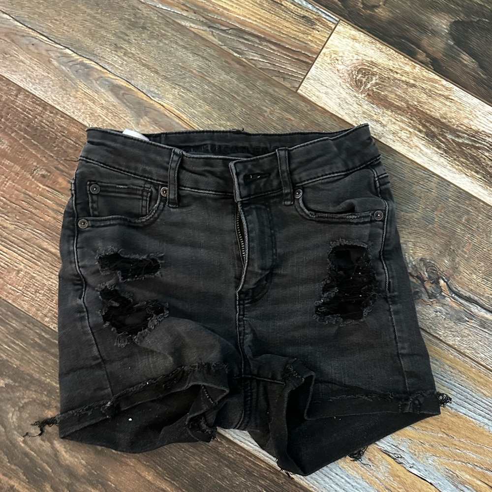 Women’s/girls American Eagle black jean shorts.